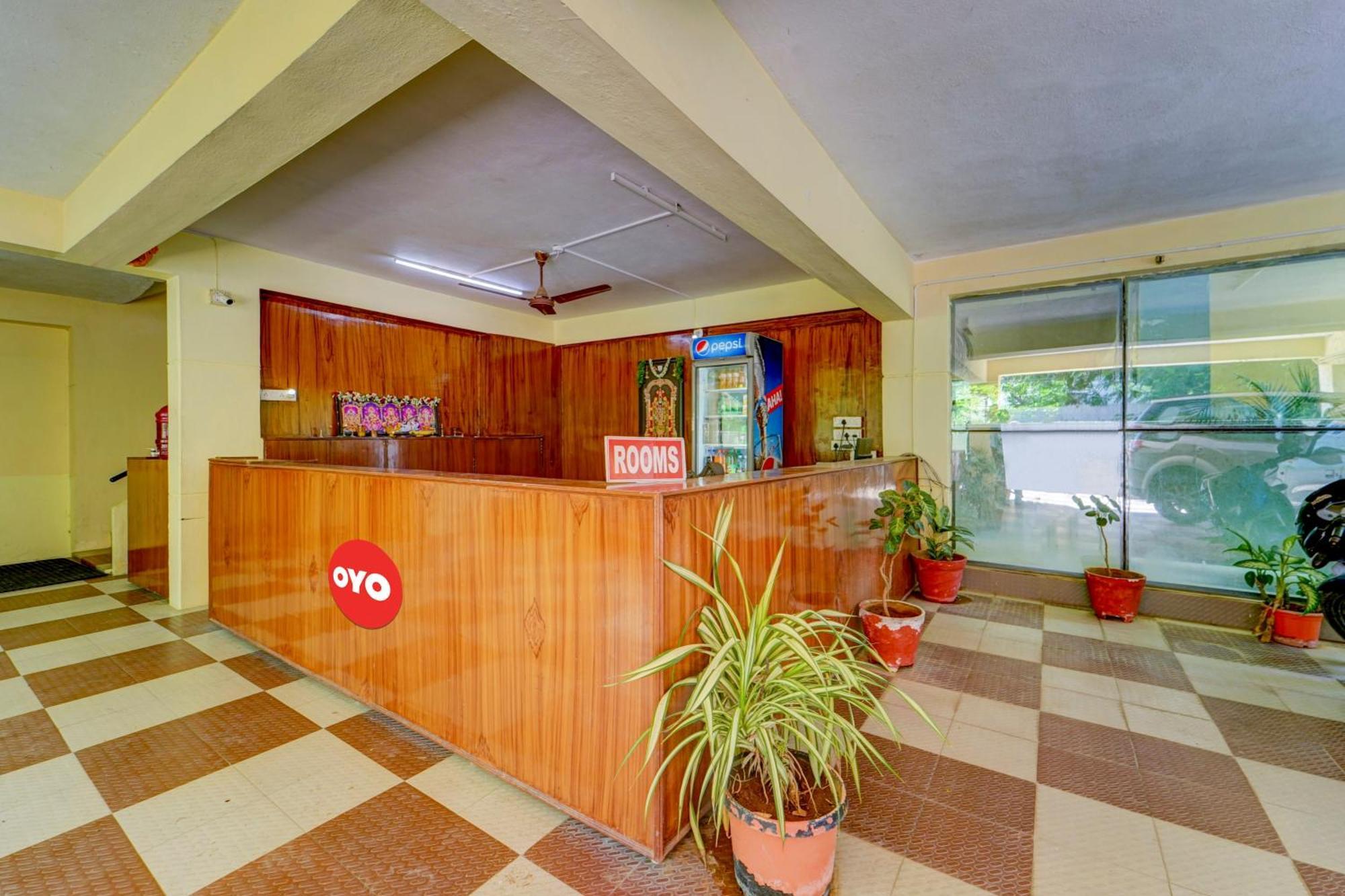 Hotel O Sree Nivas Homestay Tirupati Buitenkant foto