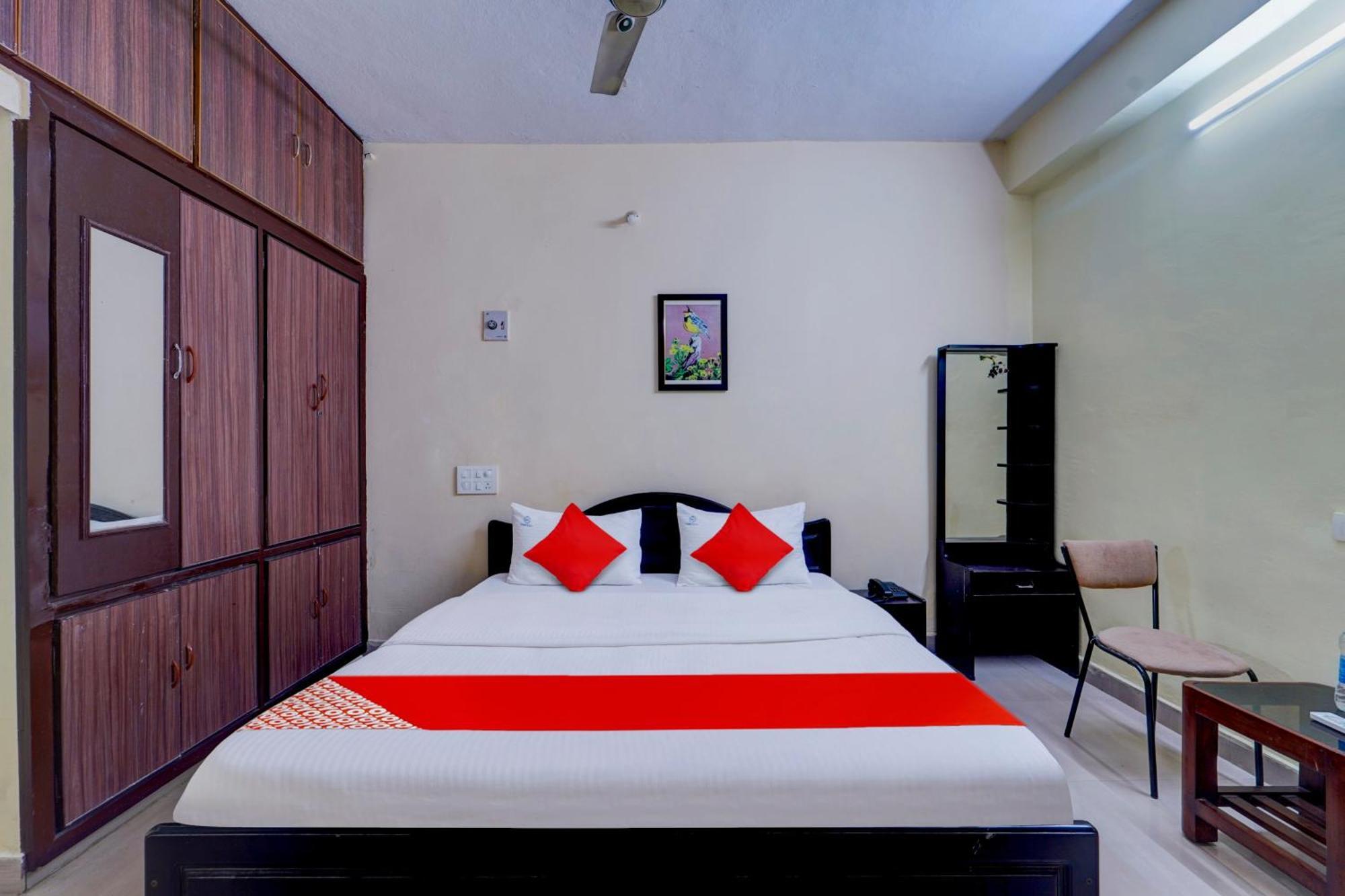 Hotel O Sree Nivas Homestay Tirupati Buitenkant foto